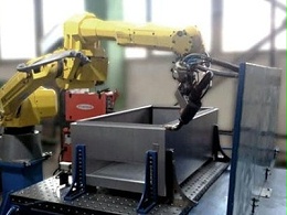 寮步鈑金加工廠的沖床自動化生產